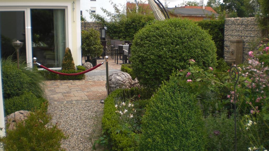 Hotel Villa Rosa Allershausen Exterior photo